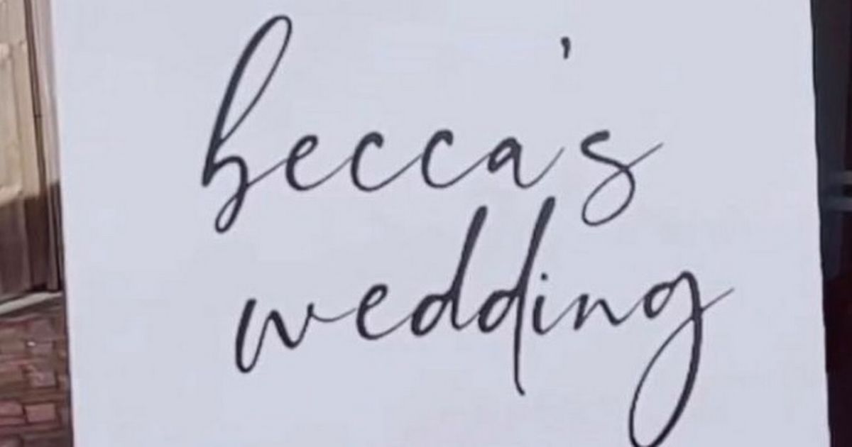 Bride's cheeky welcome sign at wedding branded 'incredible' as many vow to copy